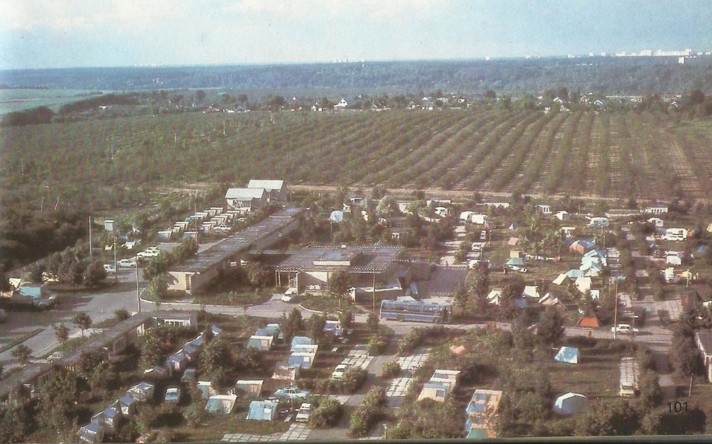 Фото сделано из гостиницы Можайская в 1983 году